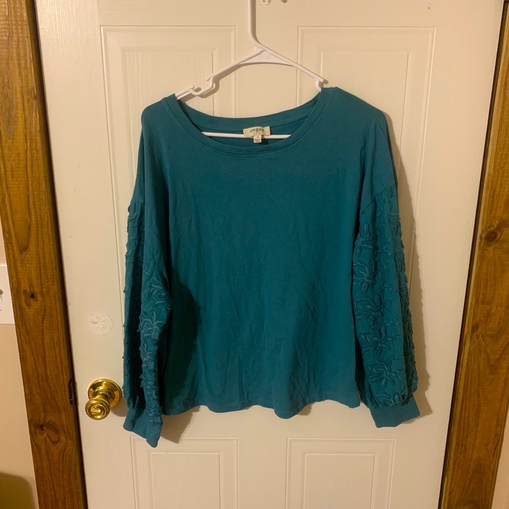 Blue long sleeved top